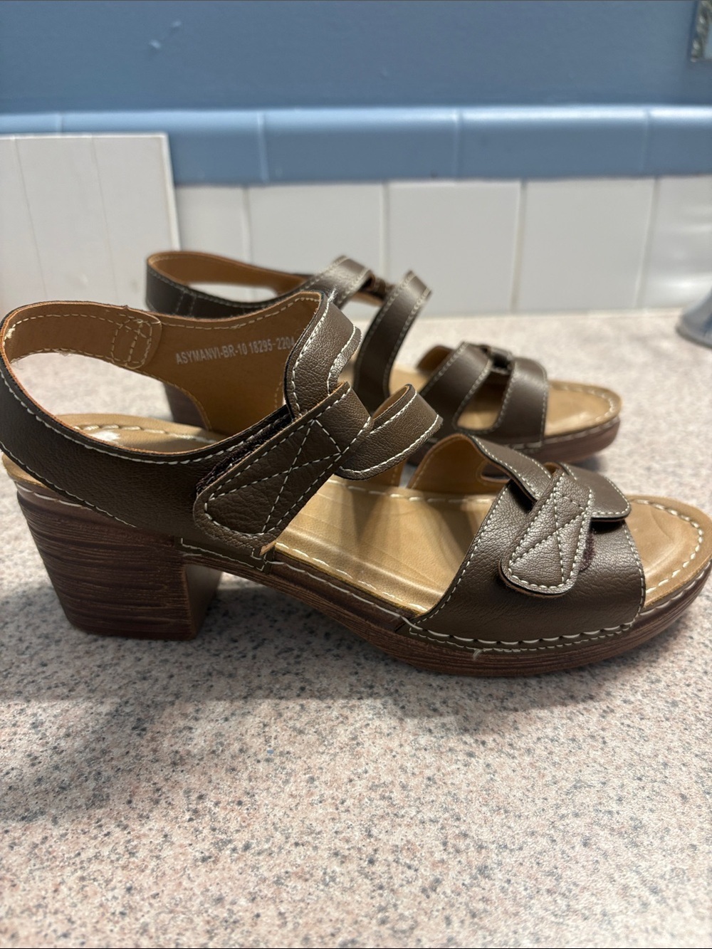 Comfortable Brown Strappy Block Heel Sandals with Adjustable Straps